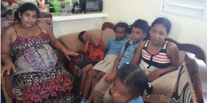 Una madre de seis niños está embarazada de quintillizos, pero eso no es todo, observa cuantos más hay…