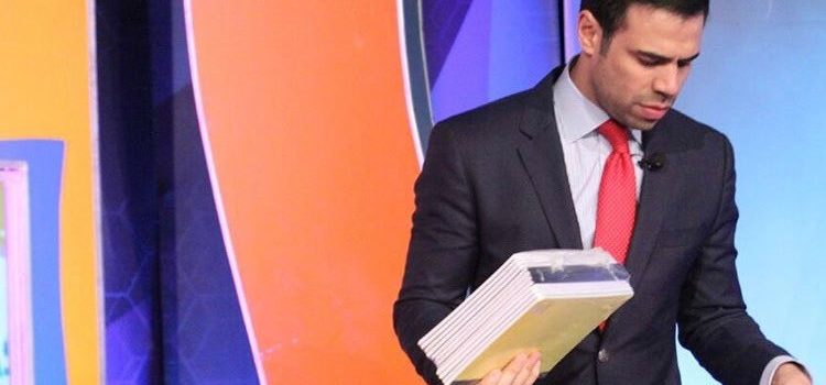Llueven las críticas contra Robertico tras solicitud al Ministerio de Educación