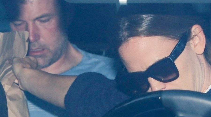 Triste realidad!. El video que muestra a Ben Affleck en un sospechoso estado camino a rehabilitación. Ver video.