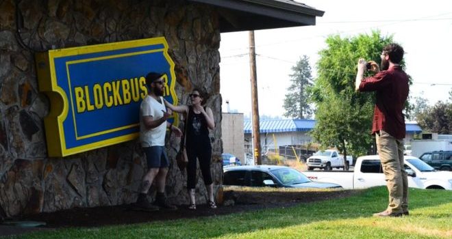 Cómo sobrevive la última tienda de Blockbuster (a pesar de que la empresa cerró hace 5 años)