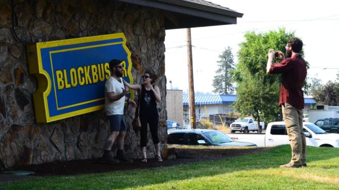 Cómo sobrevive la última tienda de Blockbuster (a pesar de que la empresa cerró hace 5 años)
