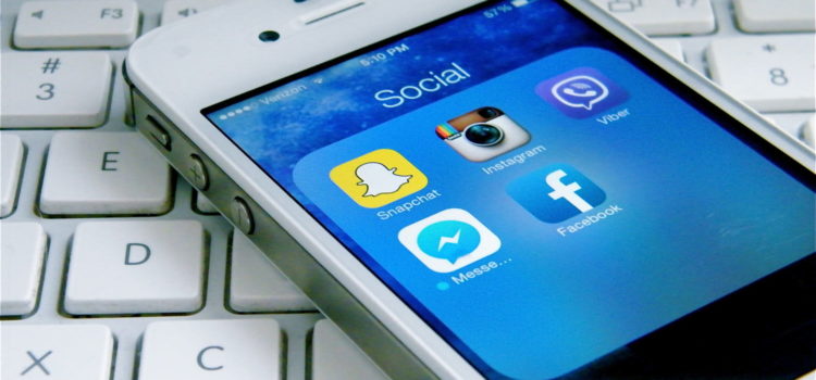Cientos de cuentas fraudulentas de Facebook y Twitter fueron eliminadas
