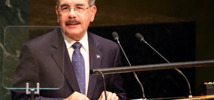Presidente Medina adelanta regreso a RD tras protestas de dominicanos en New York
