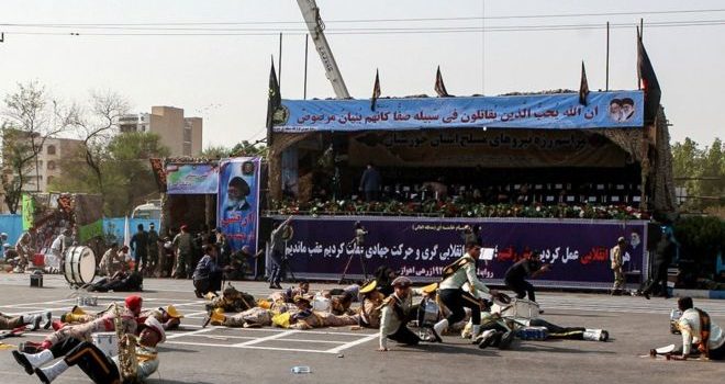 Varios muertos en un ataque contra un desfile militar en Irán
