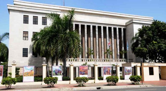 Educación evalúa centros escolares afectados con sismos de este domingo
