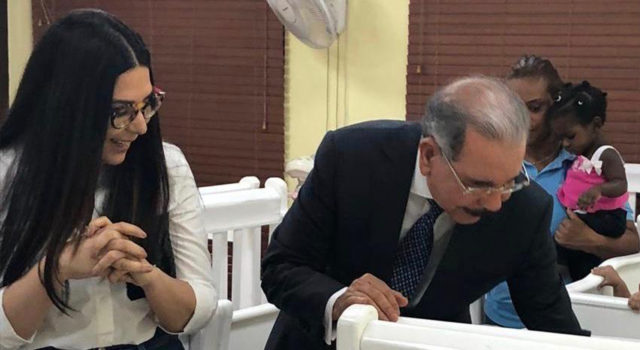 Presidente Medina visita Hogar de Paso Moisés