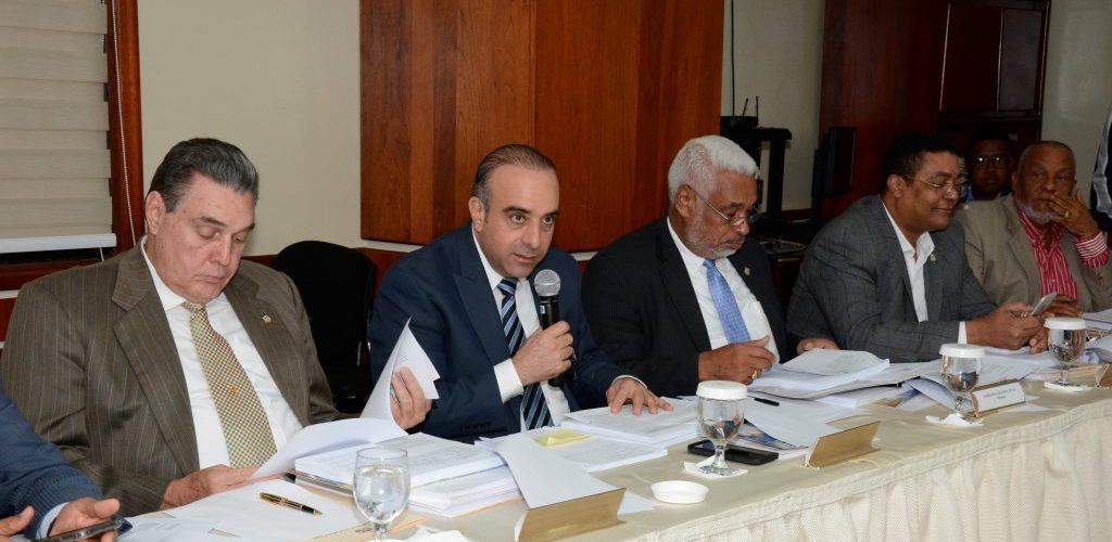 Comisión Bicameral revisa artículos sobre JCE en Ley Orgánica del Régimen Electoral