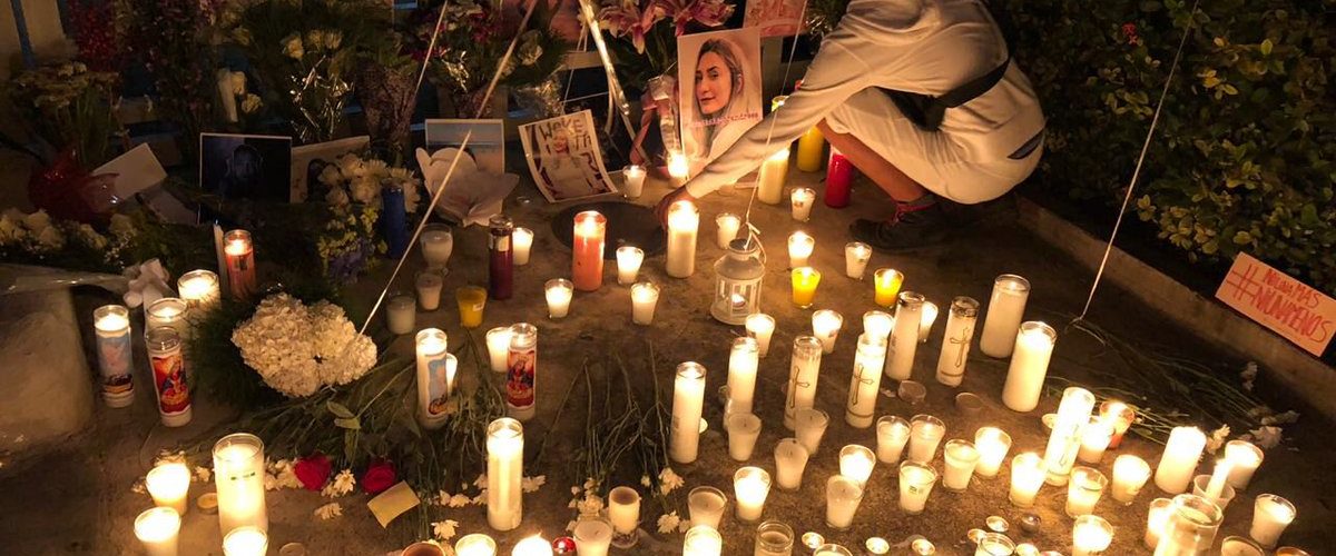 Realizan encendido de velas familiares y allegados de Andreea
