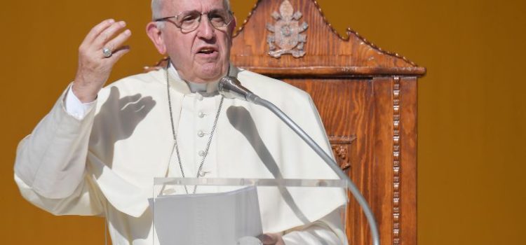 El papa advierte de que regresa el odio, la discriminación y la intolerancia