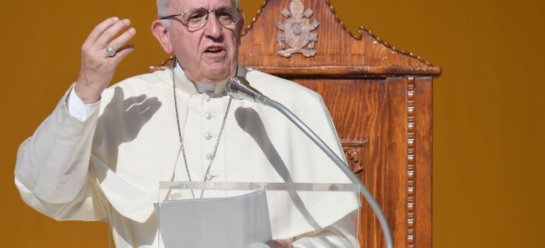 El papa advierte de que regresa el odio, la discriminación y la intolerancia