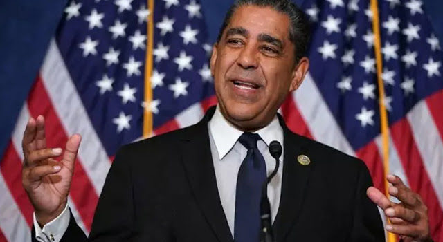 Espaillat pide restablecer la Ley Contra Violencia Doméstica a Mujeres y acusa a los republicanos por engavetarla