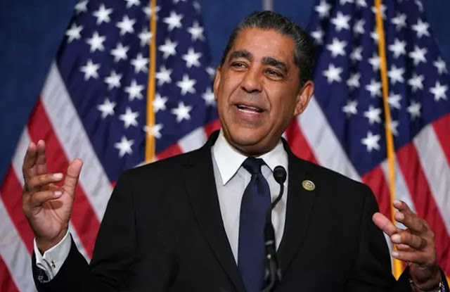 Espaillat pide restablecer la Ley Contra Violencia Doméstica a Mujeres y acusa a los republicanos por engavetarla