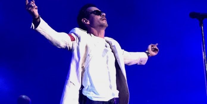 Marc Anthony sí sabe encantar. Un artista con licencia para actuar, cantar, bailar, dramatizar .