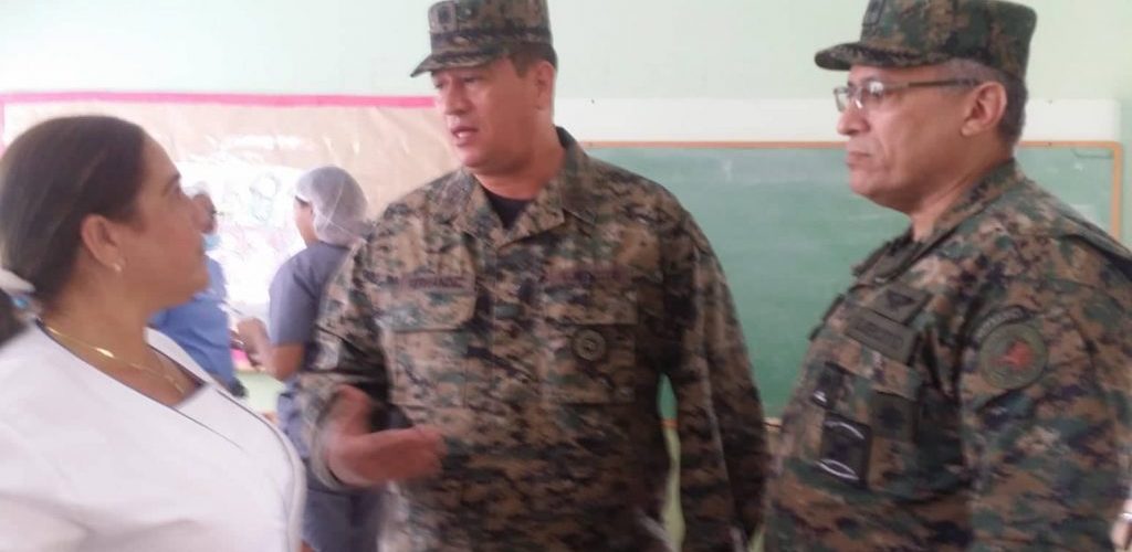 ERD realiza operativo médico en escuela sector Villa Verde SDO