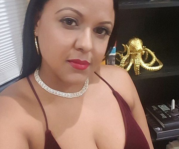 Tipo roba vestido de novia a dominicana una semana antes de casarse
