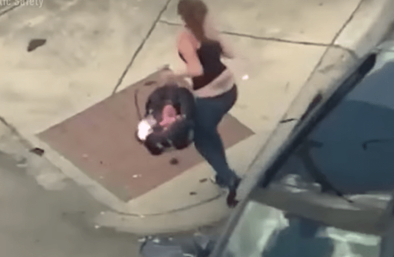 Mujer con Niño choca su carro y sale huyendo