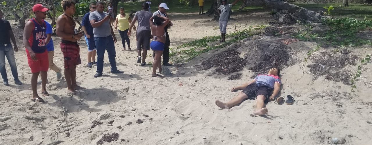 Encuentran cuerpo sin vida en una playa.
