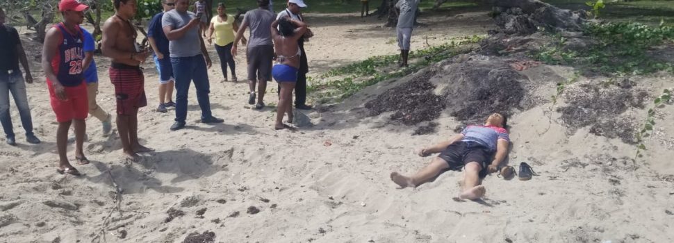 Encuentran cuerpo sin vida en una playa.