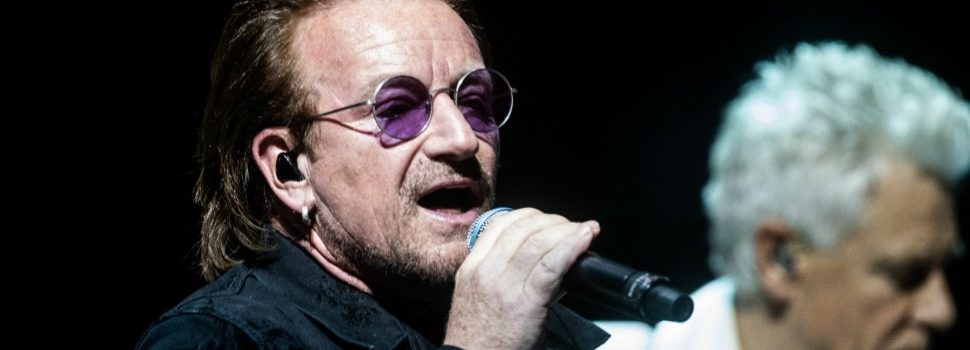 El incómodo momento en el que Bono pierde la voz durante un concierto de U2 en Berlín. Ver vídeo.