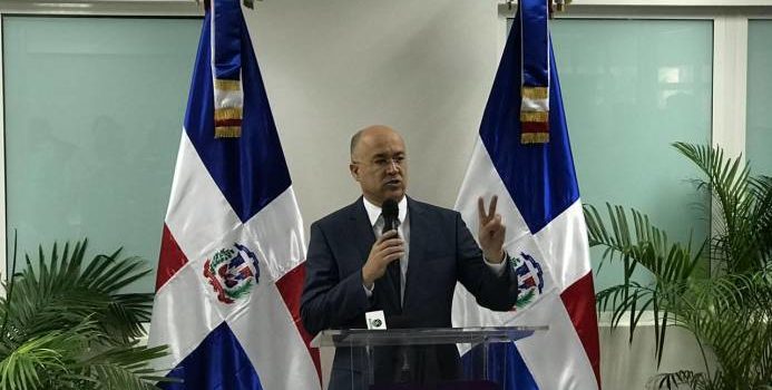 Domínguez Brito critica RD emita 120 mil visas anuales para haitianos