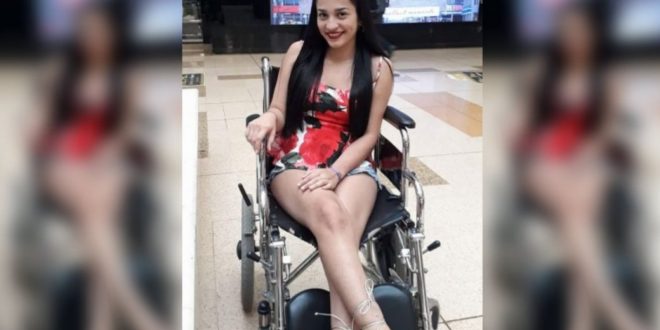 Un tatuaje deja joven de 16 años en silla de ruedas y le hizo perder el embarazo.