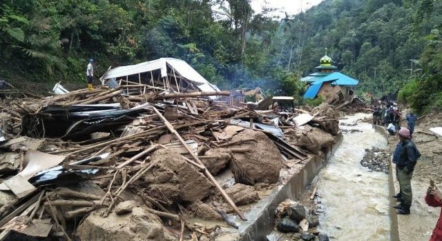 Al Menos 22 Muertos Y 15 Desaparecidos En Indonesia Por Lluvias