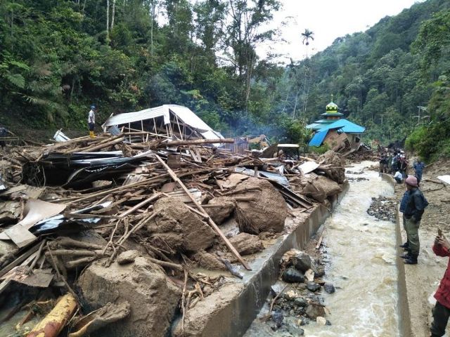 Al Menos 22 Muertos Y 15 Desaparecidos En Indonesia Por Lluvias