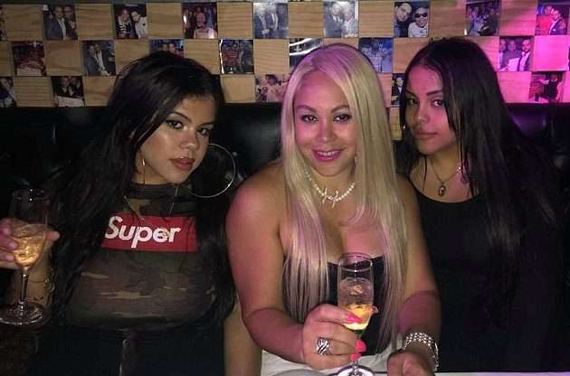 Dominicana y sus dos hijas enfrentan cargos por lavado y promover prostitución.