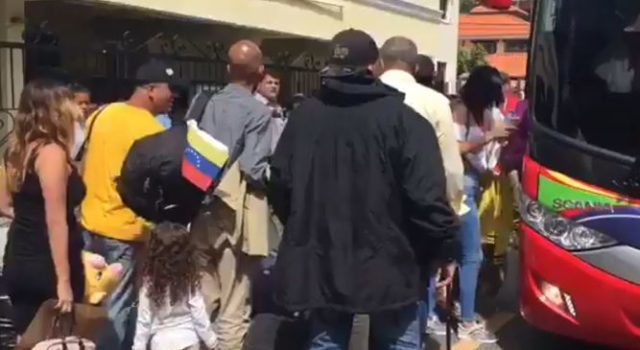 Cerca de 80 venezolanos son repatriados desde Dominicana en vuelo financiado por el gobierno