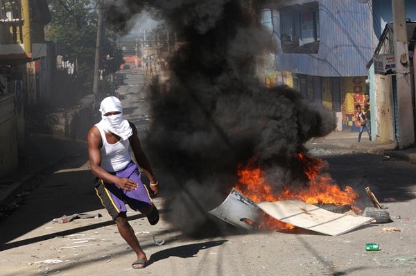 Paro en el Cibao dejó 3 heridos, 48 detenidos y saqueos de negocios