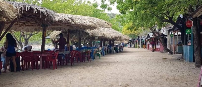 En la Playa la Ensenada siguen los abusos en los precios por 5 pescados 4,500 pesos .