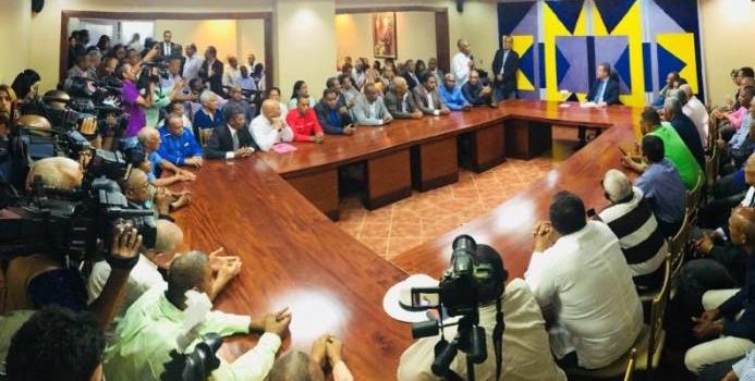 Leonel dice la Constitución está por encima de “defectuosa” ley partidos