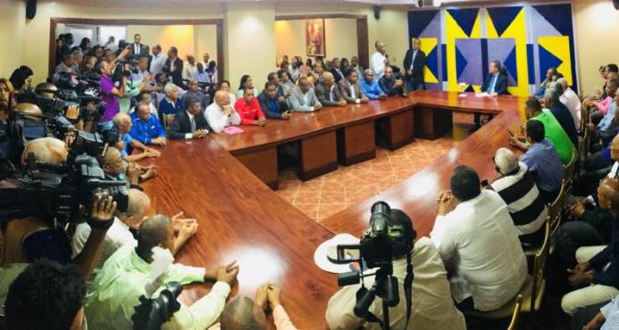 Leonel dice la Constitución está por encima de “defectuosa” ley partidos
