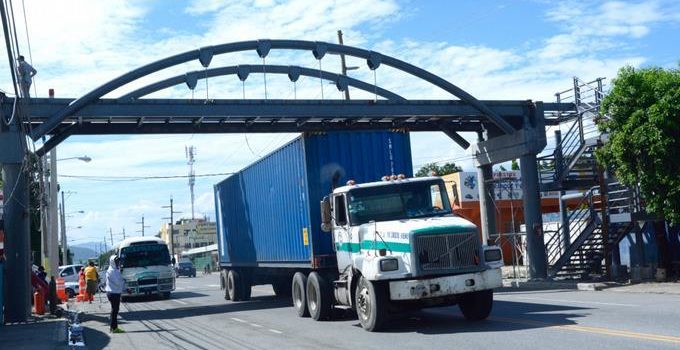 Los vehículos pesados tendrán que transitar en el carril derecho
