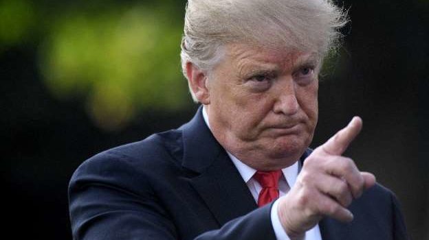 Trump pide a sus detractores que se calmen en un mensaje de Año Nuevo