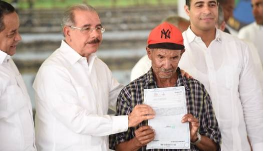 Presidente Medina entregará este jueves 2,998 títulos en el Noroeste