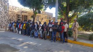 Han detenido a casi 4 mil haitianos que venian en “avalancha” a RD en las ultimas horas, asegura en Cesfront