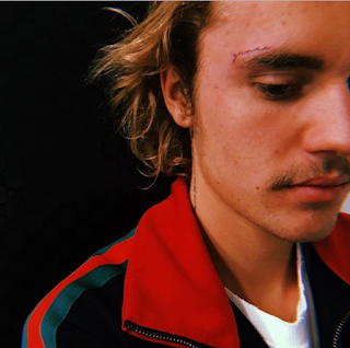 Famoso y sus cosas!. Justin Bieber se tatúa la cara. El cantante ya tiene más de 60 tatuajes en su cuerpo.