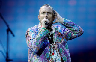 Miguel Bosé sorprende y preocupa por su voz y su aspecto físico. Difundió en redes sociales un breve vídeo.
