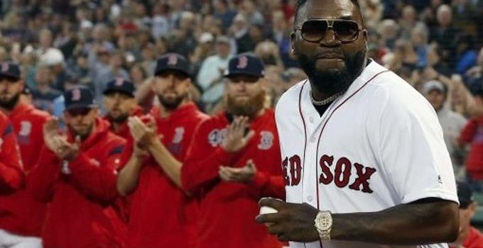 David Ortiz volvió a Boston e hizo el 1er lanzamiento