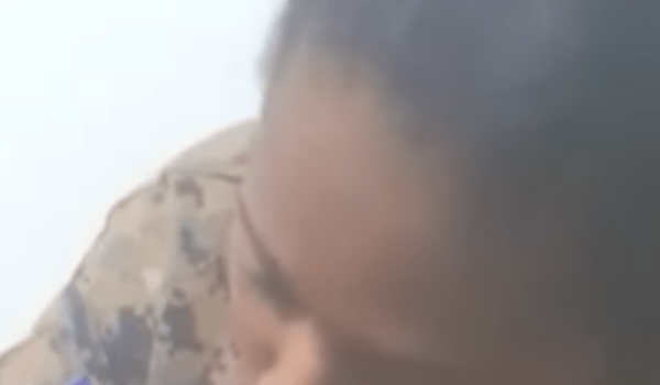 Llorando, habla la oficial del video viral