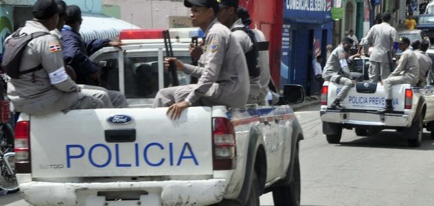 Apresan joven se hacía pasar por miembro policial, le ocupa pistola y propiedades de la Policía Nacional